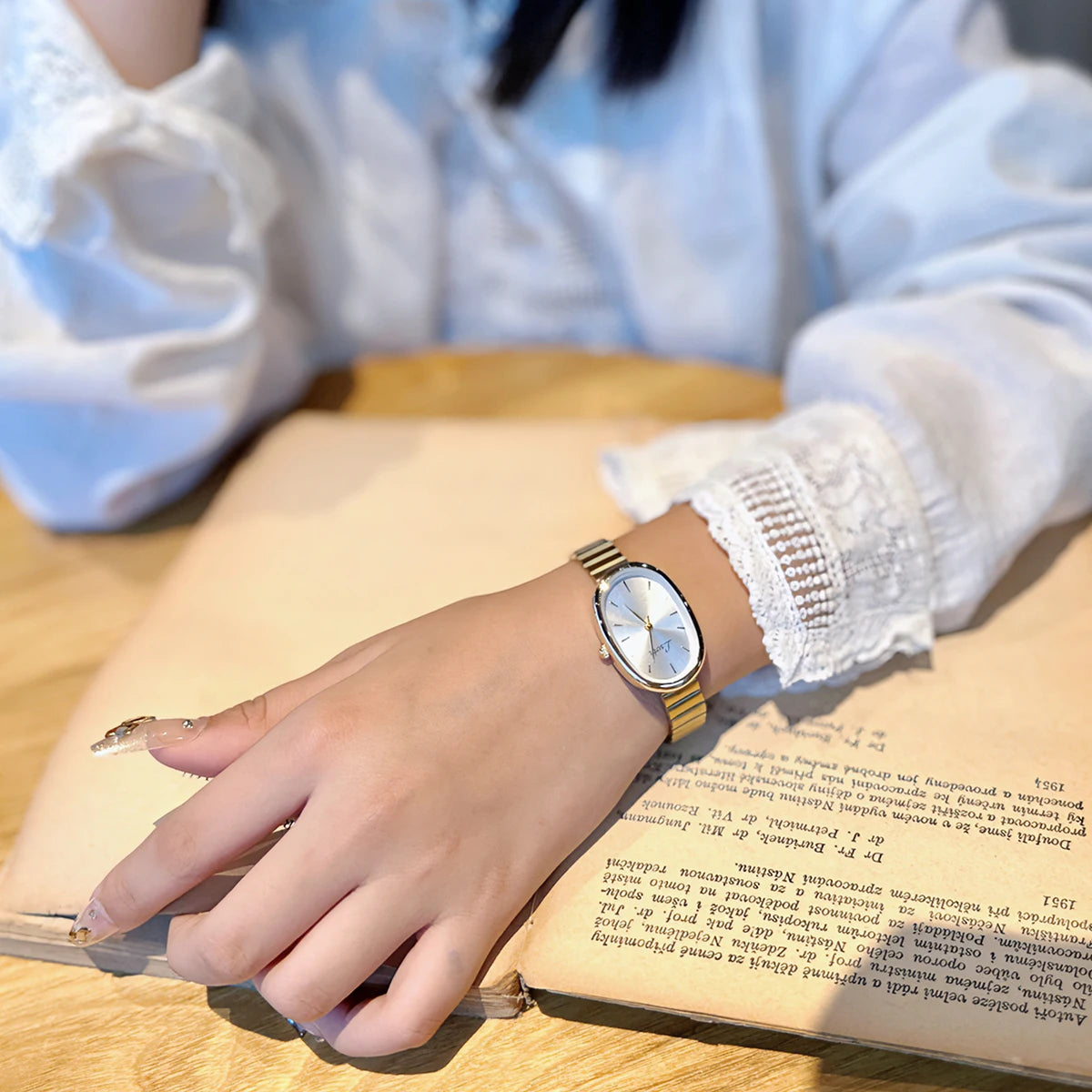 Relógio Feminino Dourado Estilo Vintage com Bracelete